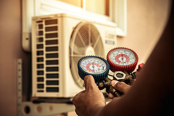 Professional Ac Installation technician working in Lewis Center, OH